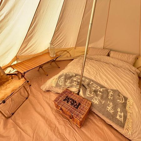 Bell Tent 4M Fossewold Farm Camping Moreton-in-Marsh Exterior photo
